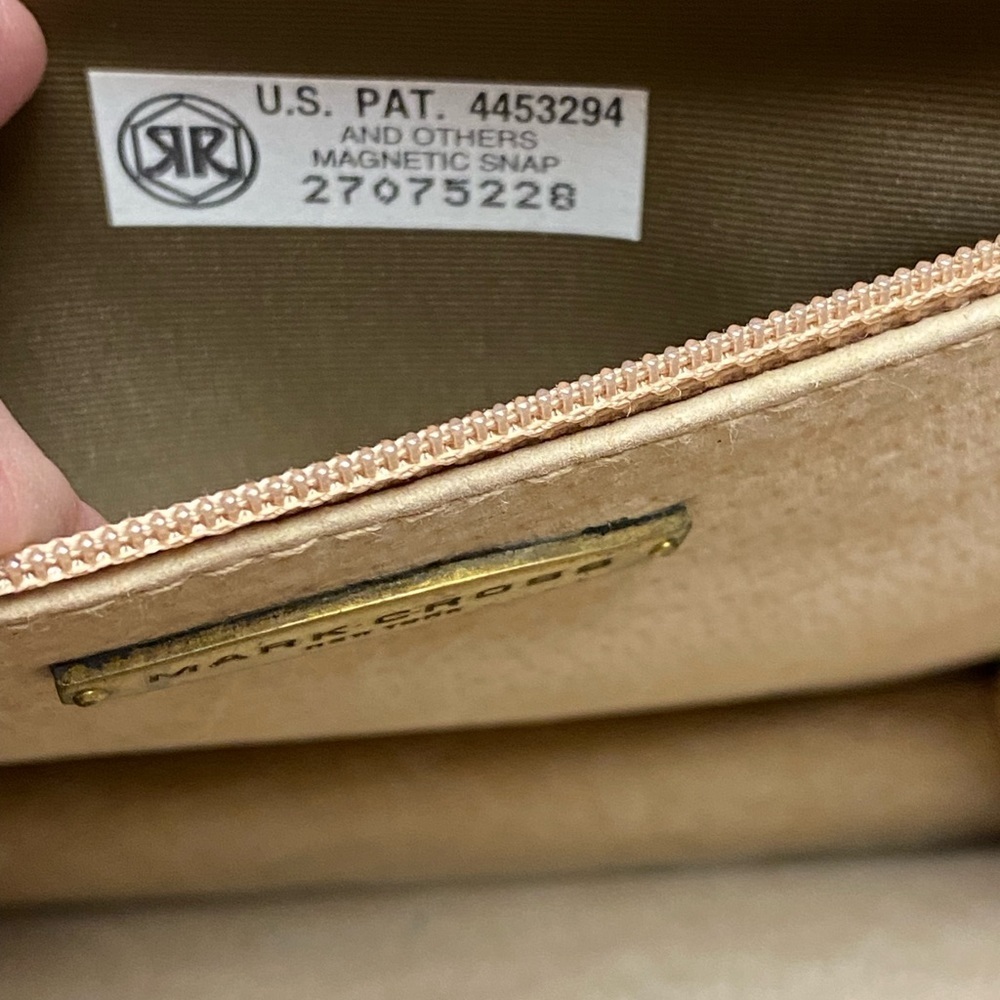 MARK CROSS 1845 New York cross body VINTAGE Leather handbag with gold accents. - Picture 12 of 16